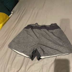 Lulu Lemon mens grey 4’ Surge Short lined